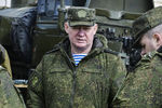 Командующий Воз­душ­но-десантными войсками Андрей Сердюков во время учений ВДВ на полигоне Опук в Крыму, 20 марта 2017 года