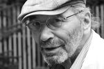 Писатель Александр Кабаков на презентации литературного номера журнала «Сноб»: «Все о моем доме» в доме Бориса Пастернака в поселке Переделкино Московской области, 2013 год