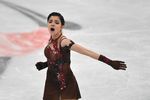 Евгения Медведева (Россия) выступает в произвольной программе женского одиночного катания на чемпионате Европы по фигурному катанию в Москве. Владимир Песня / РИА Новости