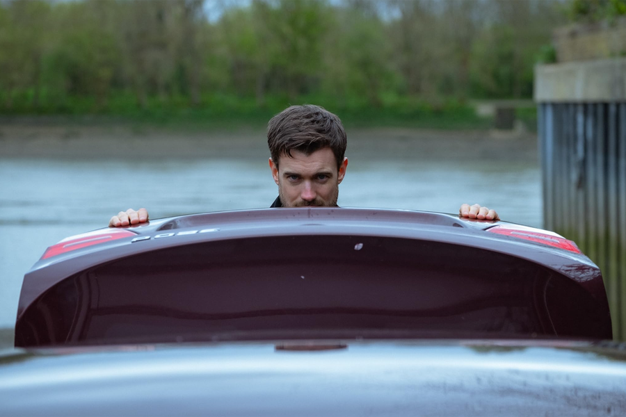 <b>«Злой умысел» (Malice) — 1 сезон, созд. Джеймс Вуд</b>
<br><br>
<b>Где и когда смотреть:</b> на Amazon Prime Video — с 14 ноября
<br><br>
Психологический триллер про бебиситтера (Джек Уайтхолл), который нанимается в богатую семью (Дэвид Духовны и Карис ван Хаутен), чтобы разрушить ее изнутри.