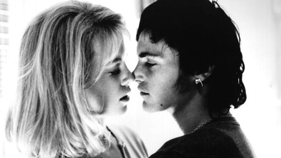 Актеры Николь Кидман и Хоакин Феникс в фильме «Умереть во имя» (1995)