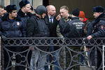 Следственный эксперимент по делу доцента Санкт-Петербургского государственного университета (СПбГУ) Олега Соколова, обвиняемого в убийстве аспирантки, на набережной реки Мойки в Санкт-Петербурге, 15 ноября 2019 года