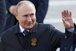 Президент РФ Владимир Путин на параде, посвященном 77-й годовщине Победы в Великой Отечественной войне, на Красной площади, 9 мая 2022 года