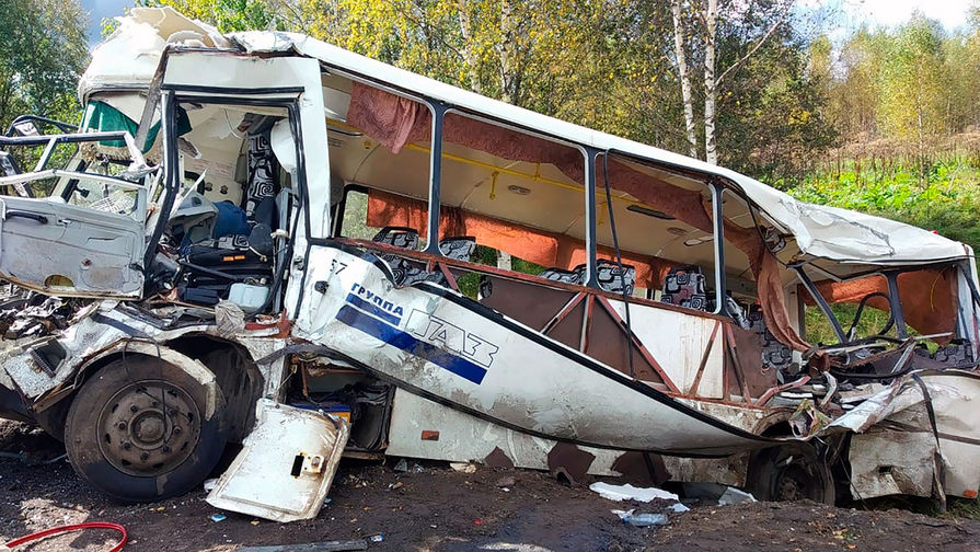 На&nbsp;месте ДТП с&nbsp;автобусом и фурой на&nbsp;20-м километре дороги &laquo;Ярославль-Заячий холм-Иваново&raquo;