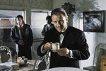<b>«Криминальное чтиво» (1994)</b>
<br><br>
И вновь Кейтель снимается у Тарантино — на этот раз в незабываемой роли Уинстона Вулфа, «чистильщика», который убирает так называемый «беспорядок» за бандитами Винсентом и Джулсом. А беспорядок они устраивают приличный!