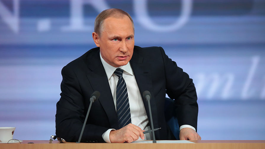 Владимир Путин во время итоговой пресс-конференции
