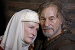 <b>«Лев зимой» (2003)</b>
<br><br>
Эту картину поставил Андрей Кончаловский в США в 2003 году. В основе ее — одноименная пьеса драматурга Джеймса Голдмена. Сюжет разворачивается во время правления короля Англии Генриха II, жизнь которого уже клонится к закату. Здесь есть все: жажда власти, ненависть родственников друг к другу, предательство.