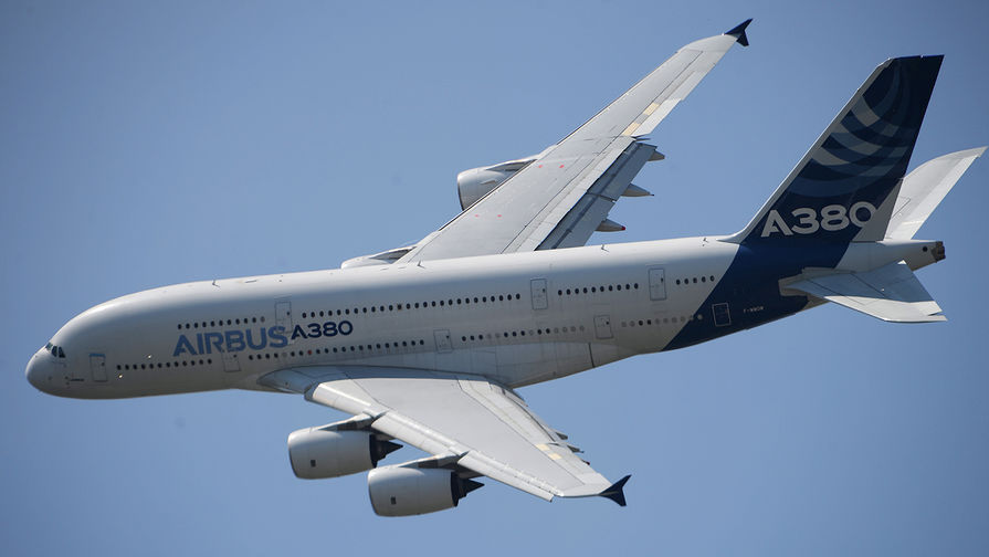 Самолет Airbus A 380 на Международном авиасалоне «Ле-Бурже – 2017» во Франции