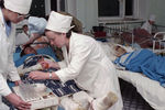 Пострадавшие от утечки газа в ожоговом центре, 4 июня 1989 года