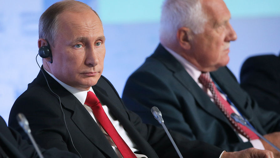 Владимир Путин и экс-президент Чехии Вацлав Клаус (слева направо) на пленарной сессии XII заседания Международного дискуссионного клуба «Валдай»