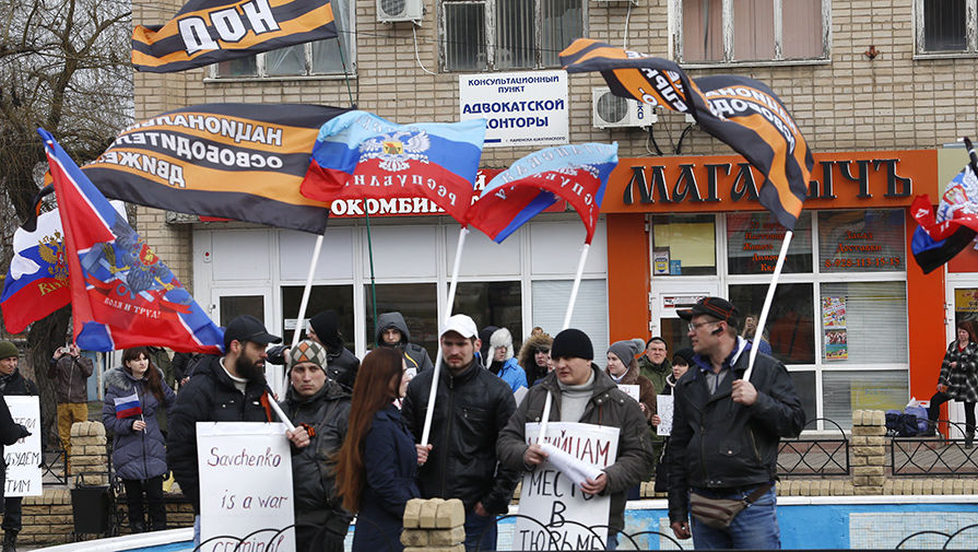 Митинг у здания Донецкого городского суда