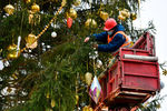 Украшение главной новогодней елки страны на&nbsp;Соборной площади Московского Кремля, 22 декабря 2020 года