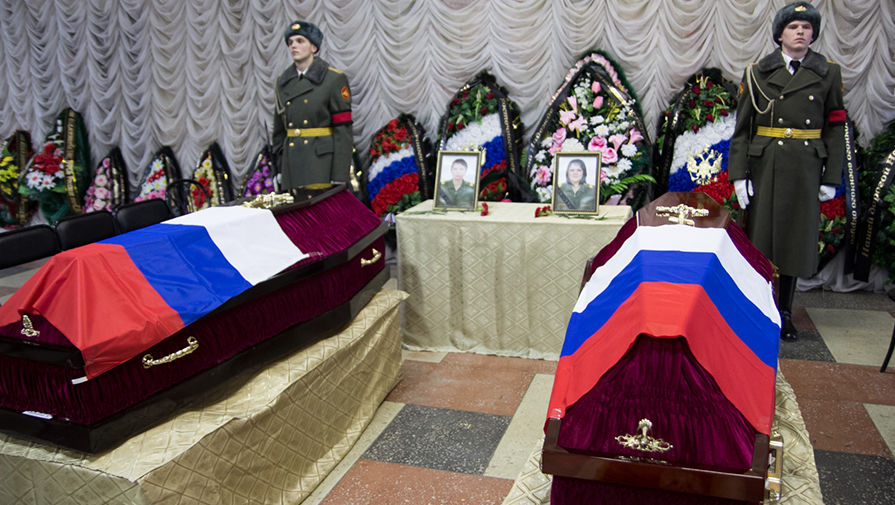 На&nbsp;церемонии прощания с&nbsp;погибшими в&nbsp;Сирии медсестрами в&nbsp;войсковой части Биробиджана
