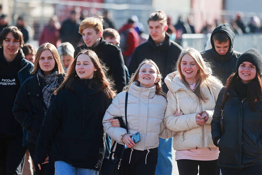 Люди на&nbsp;прогулке в&nbsp;центре города, 15&nbsp;марта 2022&nbsp;года