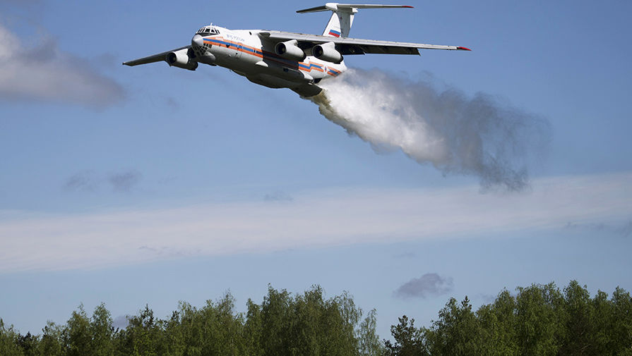 Самолет МЧС Ил-76ТД на&nbsp;демонстрационных учениях в&nbsp;рамках салона &laquo;Комплексная безопасность &ndash; 2015&raquo;