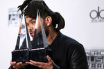«Can't Feel My Face» в исполнении The Weeknd (номинация «Запись года»)