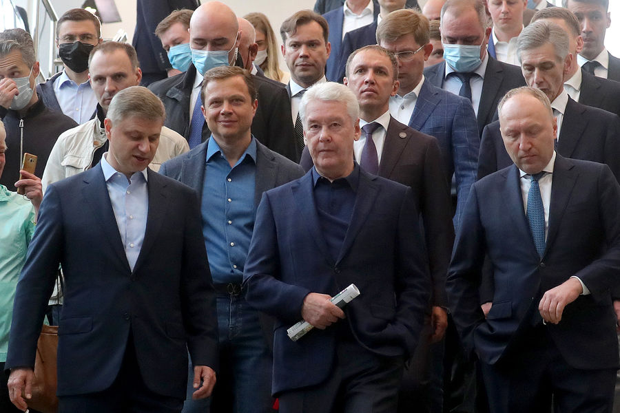 Генеральный директор&nbsp;- председатель правления ОАО &laquo;РЖД&raquo; Олег Белозеров, мэр Москвы Сергей Собянин и руководитель департамента транспорта и дорожно-транспортной инфраструктуры Максим Ликсутов на&nbsp;открытии Восточного железнодорожного вокзала, 29&nbsp;мая 2021&nbsp;года