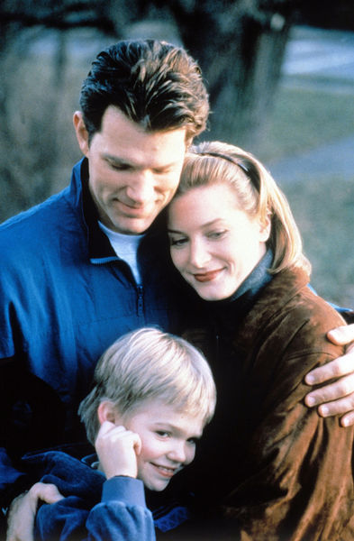 Крис Айзек и Бриджет Фонда в&nbsp;фильма &laquo;Маленький Будда&raquo; (1993)
