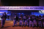 Сотрудники силовых структур у концертного зала «Крокус Сити Холл», где произошла стрельба, 22 марта 2024 года