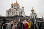 Очередь в храм Христа Спасителя 