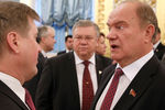 Лидер КПРФ Геннадий Зюганов (справа) перед выступлением президента РФ В. Путина с ежегодным посланием Федеральному собранию РФ в Кремле