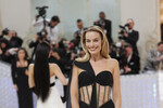 Актриса Марго Робби на Met Gala 2023
