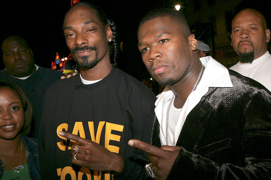 Рэперы Снуп Догг и 50&nbsp;cent на&nbsp;премьере фильма «Разбогатей или сдохни» в&nbsp;Голливуде, 2005&nbsp;год