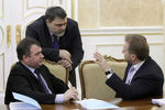 Министр обороны РФ Анатолий Сердюков, руководитель Федеральной антимонопольной службы РФ Игорь Артемьев и первый заместитель председателя правительства РФ Игорь Шувалов (слева направо) на заседании Комиссии по контролю за осуществлением иностранных инвестиций в РФ, 2010 год