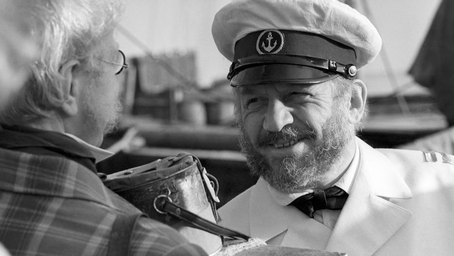 Лев Дуров в роли капитана Гуля во время съемок кинофильма «Пятнадцатилетний капитан», 1985 год