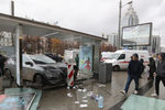 На месте наезда легкового автомобиля на автобусную остановку на Садовой-Триумфальной улице в центре Москвы, 5 ноября 2020 года 