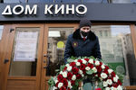 У Дома кино, где проходит церемония прощания с актрисой Ниной Руслановой, 24 ноября 2021 года