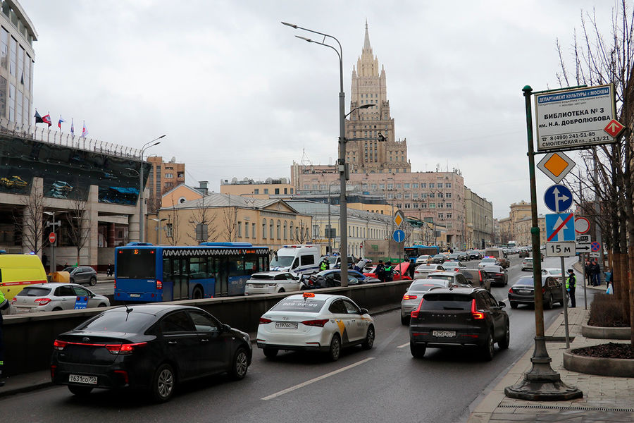На&nbsp;месте аварии на&nbsp;Новинском бульваре в&nbsp;центре Москвы, 1&nbsp;апреля 2021&nbsp;года