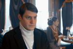 <b>«Купцы и дети» (сериал, 2024)</b>
<br><br>
«Купцы и дети» (сериал, 2024)
И вновь комедия без пошлости. Центральный конфликт сериала, действие которого разворачивается в 1910 году, — отношения консервативного отца семейства купца Федора Намолина (Михаил Пореченков) и его сына Кости, который недавно вернулся из-за границы с новыми взглядами. Теперь он социалист, анархист и при этом, как оценивал своего героя сам Табаков, очень наивный человек.
