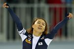 Кореянка Сан Хва Ли — победительница забега на 500 м на ЧМ по конькобежному спорту