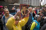 Поклонники у здания театра Эда Салливана, где проходят съемки шоу Дэвида Леттермана