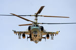 Вертолет Ка-52 «Аллигатор» во время боевой операции в окрестностях освобожденного от боевиков города Эль-Карьятейн