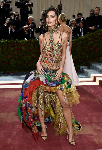 Эмили Ратаковски в&nbsp;Versace