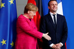 Канцлер ФРГ Ангела Меркель и новый президент Франции Эммануэль Макрон во время встречи в&nbsp;Берлине