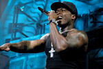 Рэпер 50 Cent (Кертис Джексон) на сцене, 2005 год