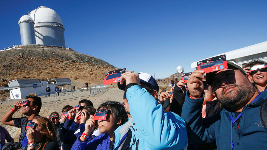 Подготовка к&nbsp;солнечному затмению в&nbsp;чилийской обсерватории Ла-Силла, 2 июля 2019 года