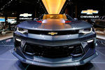 Кабриолет Chevrolet Camaro SS на моторшоу в Детройте, 10 января 2017 года