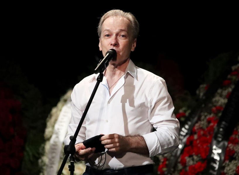 Журналист Владислав Флярковский на&nbsp;церемонии прощания с&nbsp;генеральным директором телеканала Общественного телевидения России (ОТР) Анатолием Лысенко в&nbsp;телецентре &laquo;Останкино&raquo; в&nbsp;Москве, 23&nbsp;июня 2021&nbsp;года