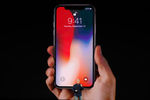 Презентация iPhone X во время мероприятия Apple в Купертино, 12 сентября 2017 года