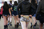 Участники акции No Pants Subway Ride в Сиэтле