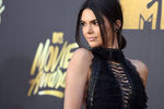 Кендалл Дженнер прибывает на церемонию вручения наград премии MTV Movie Awards
