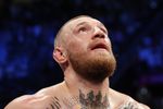 Чемпион мира UFC в легком весе Конор Макгрегор во время боя с чемпионом мира по боксу Флойдом Мейвезером