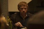 Руперт Гринт в кадре из сериала «Дом с прислугой» (2019-2023)