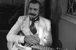 <b>Никита Михалков в роли Паратова на съемках фильма «Жестокий романс» (1984)</b>
<br><br>
Задумав экранизацию «Бесприданницы», Эльдар Рязанов сразу предложил Никите Михалкову роль Паратова. Однако коллега готовился запустить в производство картину «Очи черные» и не мог дать согласия. Рязанов уже подумывал о кандидатуре Сергея Шакурова, но проект Михалкова был отложен. У него появилось свободное время для съемок в «Жестоком романсе», за роль в котором читатели журнала «Советский экран» назвали его лучшим актером года.
