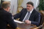 Глава правительства РФ Владимир Путин на встрече в Ново-Огарево с главой Федеральной антимонопольной службы РФ Игорем Артемьевым, 2010 год
