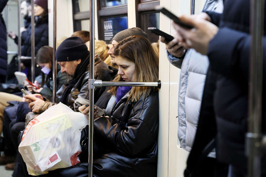 Люди в&nbsp;вагоне поезда в&nbsp;метро, 15&nbsp;марта 2022&nbsp;года